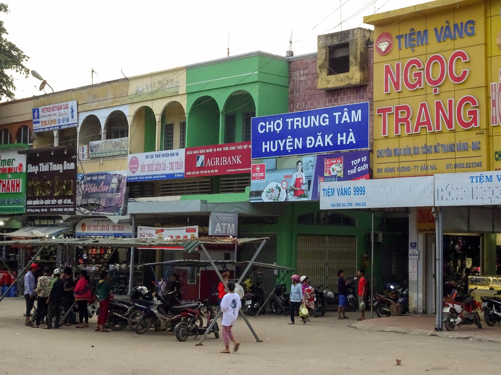 chợ trung tâm thương mại huyện đắk hà kon tum việt nam